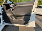 ドアを開けると上質で上品な室内空間が広がり細部までこだわったAudiデザイン性と、物づくりのこだわりを感じて頂けます。