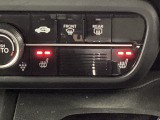運転席と助手席にシートヒーターが付いています☆寒い時期に腰周りを温めてくれるので体全体が温まりやすいのは勿論、暖房と違い顔に風が当たらないので、乾燥肌やドライアイの方でも大丈夫☆