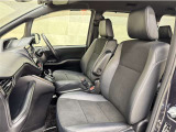 トヨタ中古車「まるごとクリーニング」施工済。外装はもちろん内装はシートを外して見えない所まで徹底洗浄しています。