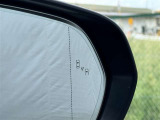 ★ブラインドスポットモニター★隣を走る車両をレーダーで検知、ドアミラー内のLED灯が点灯し車線変更のサポートをします!