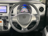 インテリアに合わせたデザインのステアリングは、運転される方のことも考え、運転しやすい形状、大きさです。是非一度、実際に触ってお確かめください。
