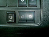 両側電動スライドドア装備です。運転席からボタン操作で開閉できます