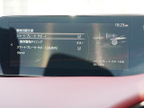 こちらのお車には先進安全装備が多数搭載されています。衝突被害を回避あるいは軽減するためのブレーキや、後方死角からの接近警報、車線逸脱を防止する警報装置など、詳しくはスタッフまでお尋ねください。