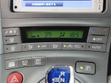 オートエアコン?スイッチも定位置に集約しているので楽ラク設定可能!