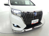 【LEDヘッドランプ】・・・消費電力の少ないLEDヘッドランプ。点灯してすぐに最大光量を発揮するのでトンネルなど周囲が急に暗くなった場合でも安心。