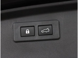 パワーリヤゲートを搭載しておりますので、ワンタッチでリヤゲートの開閉が楽々!
