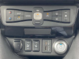 オートエアコン搭載車です。風量を自動で調節します。