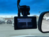 【ドライブレコーダー】映像・音声などの運転中の記録を残します。事故などを起こした起こされた時の証拠になりえますので、もしも時でも安心ですね。
