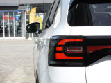 【フォルクスワーゲン認定中古車】 メーカー指定の厳しい選定基準をクリアしたお車を、時間をかけ丁寧に仕上げてお届け致します。全国対応の認定中古車保証が付帯されますので、県外の方も安心です。