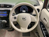 インテリアに合わせたデザインのステアリングは、運転される方のことも考え、運転しやすい形状、大きさです。是非一度、実際に触ってお確かめください。