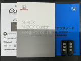 スマートキーは鍵をバッグに入れたままでもドアロックの開閉やエンジンのON・OFFができます。夜間や雨の日も鍵を探さなくて良いので便利です。