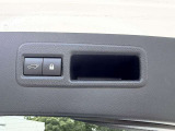 【パワーバックドア】スマートキーや運転席のボタンを押すだけでリアゲートが自動で開閉します!荷物を持っている時や、高い位置にあるバックドアを閉める際に便利な機能です♪