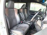 運転席まわりには十分なスペースがあり、大柄な方でもゆったり運転していただける環境です。
