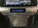 左右独立温度コントロールフルオートエアコンです。運転席、助手席それぞれで独立して温度設定ができます。冷え性の方が乗っても安心ですね♪