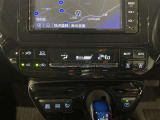 【オートエアコン】一度お好みの温度に設定すれば、車内の温度を検知し風量や温度を自動で調整してくれます。