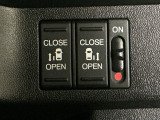 【両側パワースライドドア】両側がパワースライドドアになっており、運転席のスイッチやスマートキーでも開閉が可能です!開口部も広いので乗り降りも楽々♪