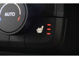 シートヒーター装備付き車!!座席に埋め込まれた電熱線によりシートを暖めることが出来る装備で、温められたシートは、寒い冬には最適です!!