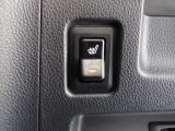 運転席シートヒータスイッチ