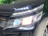 【LEDヘッドライト】悪天候や夜間走行時も良好な視界を確保し安心して運転できる高輝度LEDヘッドライトを装備!点灯速度が早く、消費電力も抑えられています。