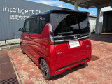 フロントだけでなく、バックソナーも付いてるので駐車時もバッチリ補助してくれます(*^^*)
