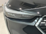 LEDヘッドライトは、点灯の瞬間から最大光量を発揮し、突然暗くなるトンネルなどでの安定感を高めます。