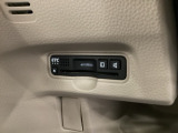 ハンドルの左下にETCがついています。高速道路の料金所の通過も楽々です。 カードの取り出しもしやすい場所についています。