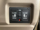 両側電動スライドドアです。腕や足・異物を感知すると動作が停止する、挟み込み防止機能が付いているので、お子さまにも安心してお使い頂けます!