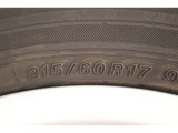 215/60R17    車両装着タイヤサイズです。 タイヤのご相談もトヨタモビリティ石川にお任せください