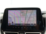 『1台』のお車に対して、3名体制で日々議論を重ね仕入れを行っております。