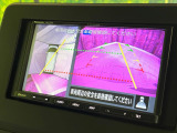 【アラウンドビューモニター】専用のカメラにより、上から見下ろしたような視点で360度クルマの周囲を確認することができます☆死角部分も確認しやすく、狭い場所での切り返しや駐車もスムーズに行えます。