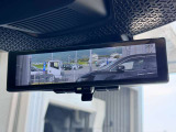 インテリジェントルームミラー搭載で、車の後方に設置されたカメラ映像を映し出してシートバックやヘッドレスト、同乗者に視界が遮られることがなく視認性が非常に良いです