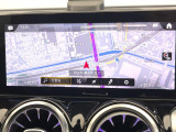 ●純正ナビ:一体感のあるナビは、高級感ある車内を演出してくれます。オーディオ機能も充実しておりますので、運転もより楽しめます♪