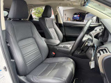 運転席シート廻りは使用感も少なく、良好な状態となっています。前オーナー様が丁寧に使っていたことがよくわかりますね。