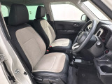 前席の画像です。是非運転席に座っていただき視界等をご確認ください。