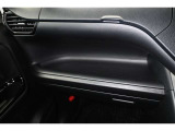 インパネテーブル装備!車内での小物などを一時的に置くとき利用できます。
