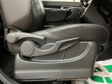 運転席シートリフターを装備しています★細かくドライビングポジションを設定できるので運転し易く、疲れにくいですね♪