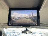 後席専用モニターです。後席でDVDやテレビをワイドな画面でお楽しみ頂けます!(ルーフ取り付けタイプ:11インチワイドVGA液晶モニター)。
