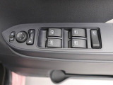 パワーウィンドゥ 運転席ドアスイッチ照明付です。電動格納ミラーも手元でワンモーションで可能です。