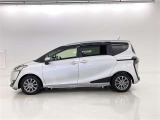 色は人気のシルバーです。