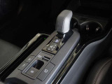 電動パーキングブレーキ・ブレーキホールドを装備してます。ホールド機能は信号待ちが多い一般道で疲労軽減になり、大好評です!