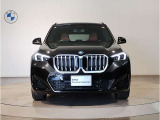 BMW代表的な特徴のキドニーグリル。BMWのすべてのモデルに採用され、BMWらしさを強調しております。