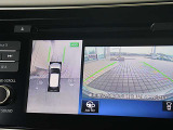 アラウンドビューモニター搭載で運転席からクルマの前後左右の状況を確認できます。
