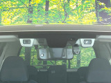 【アイサイトVer2】前方の車両等を検知し、衝突しそうな時は警報で注意を促し、ブレーキを踏む力をサポート。ブレーキを踏めなかった場合は衝突被害軽減ブレーキが作動、衝突回避をサポートします。