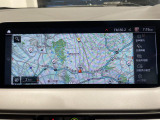 BMWのナビゲーションは操作性も良く、詳細な地図情報と交通状況を見やすく表示し、快適なドライビングをサポートしながら目的地までナビゲートします。