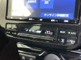 オートエアコン付きなので一度、気温を設定すれば自動的に過ごし易い温度に調整してくれますよ。 車内をいつでも快適空間にしてくれます。