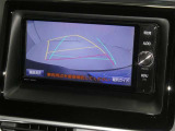 【バックカメラ】駐車時に後方がリアルタイム映像で確認できます。大型商業施設や立体駐車場での駐車時や、夜間のバック時に大活躍!運転スキルに関わらず、今や必須となった装備のひとつです!