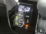 【オートエアコン】車内温度を感知して自動で温度調整をしてくれるのでいつでも快適な車内空間を創り上げます!どの席に座っても快適なドライブが楽しめます♪