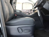 パワーシート搭載。微妙な調整が手軽にでき、ピッタリなポジションで運転することが可能です。