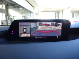 360&deg;ビューモニターでは前後左右4つのカメラ映像をさまざまな走行状況に応じて切り替えてセンターディスプレイに表示することで、駐車時や狭い道でのすれ違い時、見通しの悪い交差点進入時でも安心感を高めます