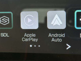 スマホとクルマをつなぐことで、これまでのナビに加えて、いろんなサービスが楽しめます。